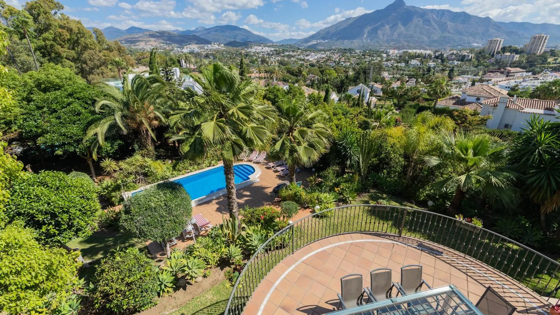 Spacious 10Guest Villa In Puerto Banus With Pool Marbella
